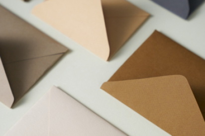Neutral colored Envelopes